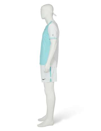 ROGER FEDERER'S TOURNAMENT OUTFIT - photo 2