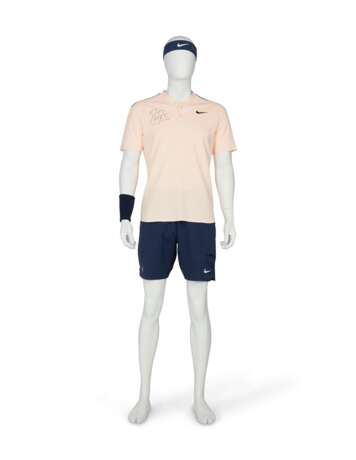 ROGER FEDERER'S TOURNAMENT OUTFIT - photo 1