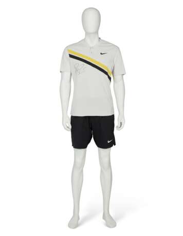 ROGER FEDERER'S TOURNAMENT OUTFIT - photo 1