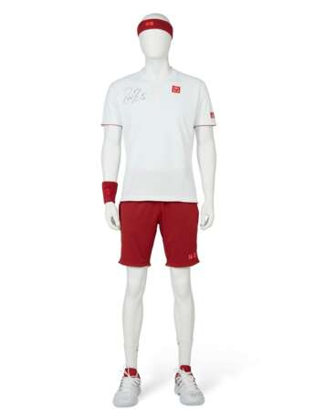 ROGER FEDERER'S TOURNAMENT OUTFIT AND SNEAKERS - photo 1