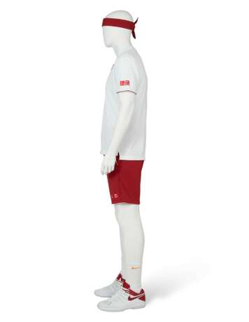ROGER FEDERER'S TOURNAMENT OUTFIT AND SNEAKERS - photo 2