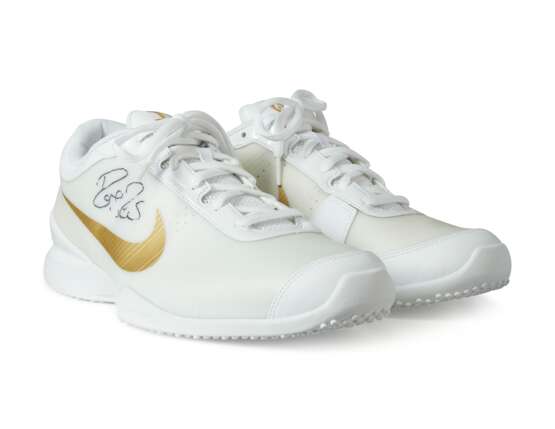 ROGER FEDERER'S TOURNAMENT SNEAKERS - photo 1