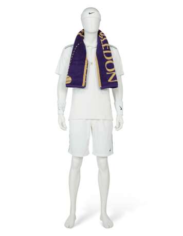 ROGER FEDERER'S TOURNAMENT OUTFIT AND TOWEL - photo 1