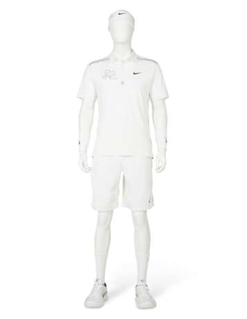 ROGER FEDERER'S TOURNAMENT OUTFIT AND SNEAKERS - photo 4