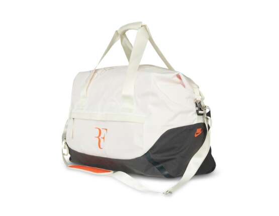 ROGER FEDERER'S TOURNAMENT BAG - photo 2