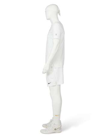 ROGER FEDERER'S TOURNAMENT OUTFIT AND SNEAKERS - photo 2