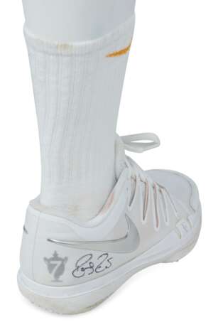 ROGER FEDERER'S TOURNAMENT OUTFIT AND SNEAKERS - photo 4