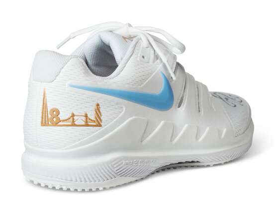 ROGER FEDERER'S TOURNAMENT SNEAKERS - photo 4