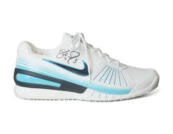 ROGER FEDERER'S TOURNAMENT SNEAKERS - photo 2