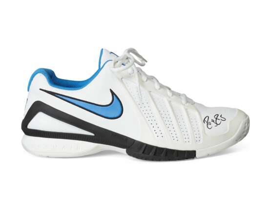 ROGER FEDERER'S TOURNAMENT SNEAKERS - photo 2