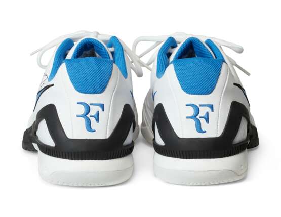 ROGER FEDERER'S TOURNAMENT SNEAKERS - photo 3