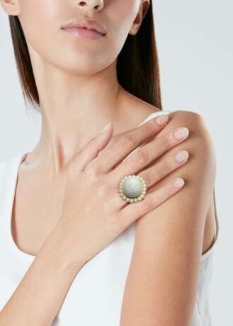 COLOURED STAR SAPPHIRE AND DIAMOND RING - photo 4