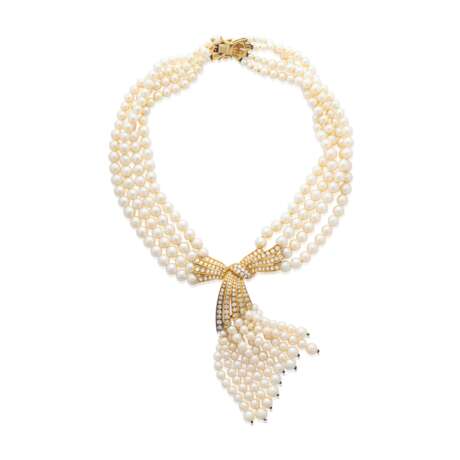 CULTURED PEARL, DIAMOND AND GOLD NECKLACE AND EARRING SET - photo 2