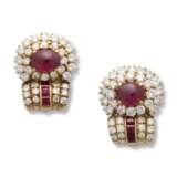 Vourakis. VOURAKIS RUBY, CULTURED PEARL AND DIAMOND NECKLACE AND EARRING SET - Foto 6