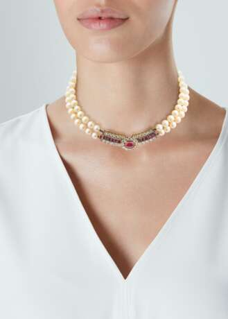 Vourakis. VOURAKIS RUBY, CULTURED PEARL AND DIAMOND NECKLACE AND EARRING SET - Foto 8