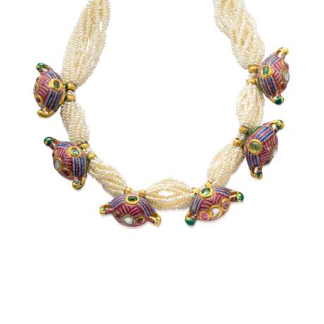 NO RESERVE - ENAMEL, MULTI-GEM AND SEED PEARL NECKLACE; TOGETHER WITH AN ENAMEL AND MULTI-GEM BOX - Foto 7