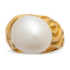 NO RESERVE - ELIZABETH GAGE CULTURED PEARL AND GOLD RING