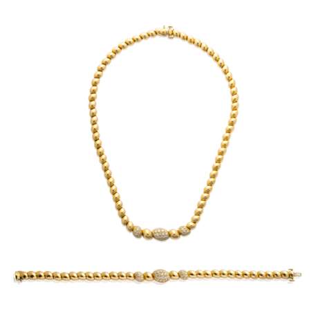 DIAMOND AND GOLD NECKLACE AND BRACELET SET - фото 1