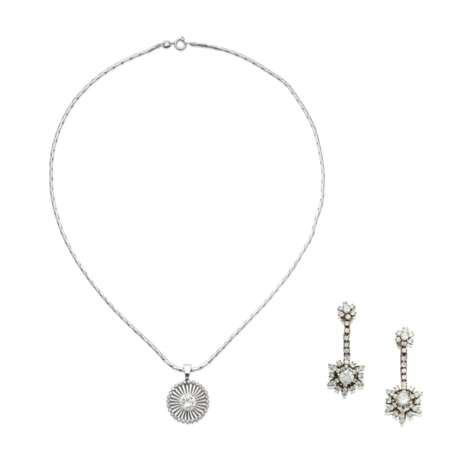 DIAMOND PENDENT NECKLACE AND EARRING SET - photo 1