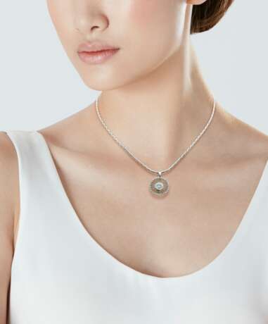 DIAMOND PENDENT NECKLACE AND EARRING SET - photo 6