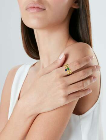 NO RESERVE - MULTI-GEM NECKLACE; TOGETHER WITH TWO EMERALD AND DIAMOND RINGS AND A SAPPHIRE AND DIAMOND RING - photo 10