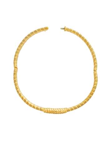 GOLD AND DIAMOND NECKLACE, BANGLE AND EARRING SUITE - фото 3