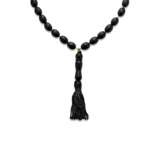 NO RESERVE - ONYX PENDENT NECKLACE; TOGETHER WITH GROUP OF GOLD AND DIAMOND FITTINGS, LOOSE PEARLS AND MISCELLANEOUS GEMSTONES - photo 1
