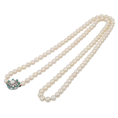 Akoya Perlenkette mit Smaragd-Diamantschließe, - Foto 3