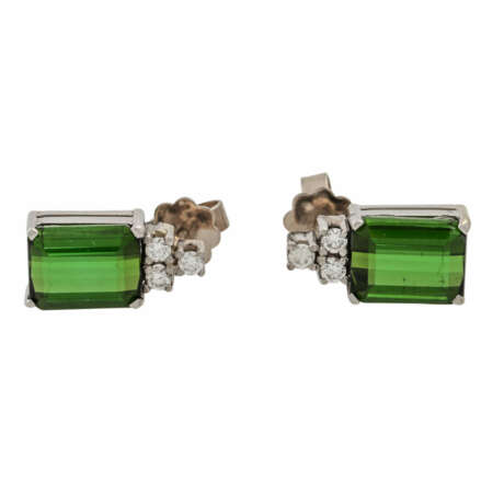 Ohrringe mit grünen Turmalinen und 6 Brillanten zusammen ca. 0,24 ct, - photo 2