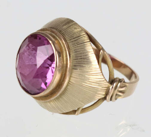 Ring mit Rubin Synthese - Gelbgold 333 - Foto 1