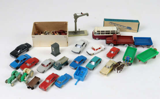 Modellbahn Autos und Figuren - Foto 1