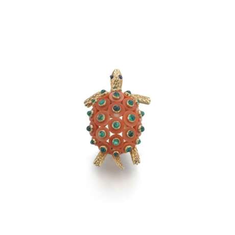 Coral, emerald and sapphire brooch, Cartier, circa 1950 - photo 1