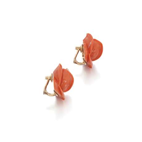 Pair of coral and diamond ear clips, Cartier, 1960s - photo 2