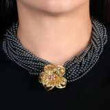 Hematite necklace, attributed to Poiray and a gold and diamond brooch, Van Cleef & Arpels - photo 4