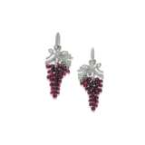 Pair of garnet, tsavorite and diamond earrings, Michele della Valle - Foto 3