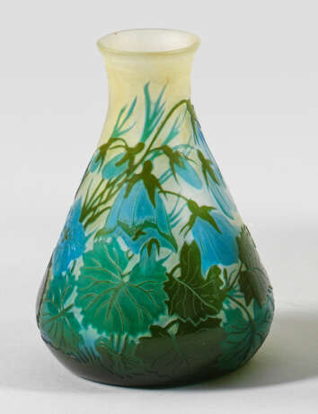 Gallé-Vase mit Campanula-Dekor - Foto 1