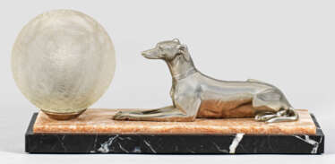 Figürliche Art Déco-Tischlampe mit Windhund