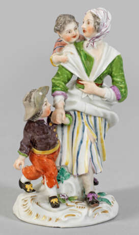 Figurengruppe "Bettelfrau mit zwei Kindern" - photo 1