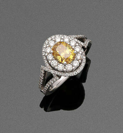 Eleganter Fancy-Vivid-Yellow-Diamantring - photo 1