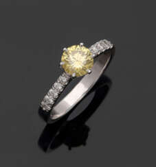 Feiner Fancy-Yellow-Brillant-Solitärring