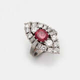 Extravaganter Marquise-Diamantring mit Pinksaphir - photo 1