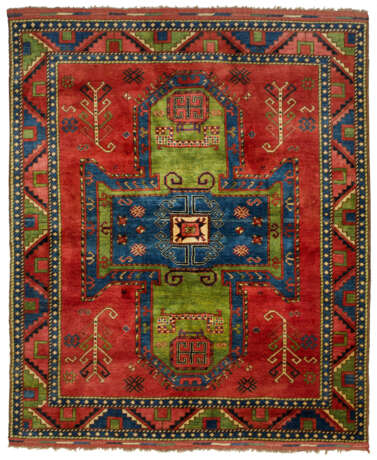 Kleiner Teppich mit Schildkasak-Muster - фото 1