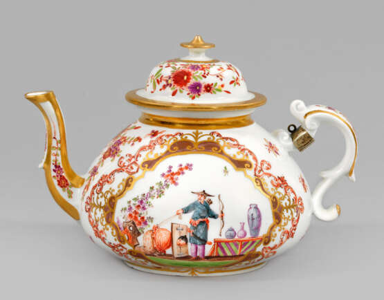 Teekanne mit seltenen Hoeroldt-Chinoiserien - photo 1