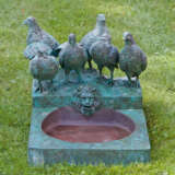 Kleiner Parkbrunnen mit Taubengruppe - photo 1