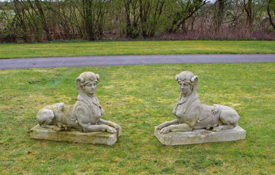 Paar Sphingen als Parkskulpturen - Foto 1