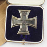 Preussen: Eisernes Kreuz, 1914, 1. Klasse, im Etui mit Überkarton - KO. - Foto 2