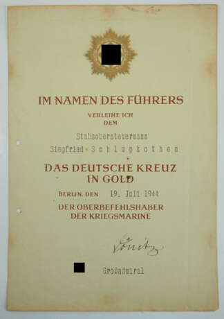 Deutsches Kreuz, in Gold, Zimmermann, im Etui, mit Urkunde für einen Stabsobersteuermann und Wachoffizier von U 333. - Foto 7