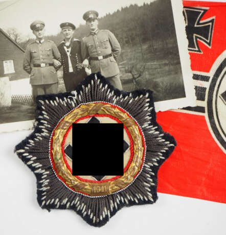 Deutsches Kreuz, in Gold, Stoffausführung, aus dem Nachlass des Stabsobersteuermann und Wachoffiziers von U 333. - photo 1