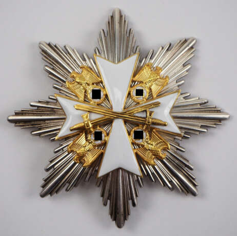 Deutscher Adler Orden, 2. Modell (1939-1945), Stern zum Großkreuz bzw. 1. Klasse, mit Schwertern. - Foto 1