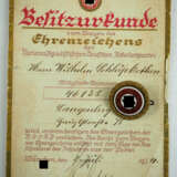 Goldenes Parteiabzeichen der NSDAP, Kleine Ausführung, mit Besitzzeugnis und Mitgliedsbuch für einen Kaufmann und Buchhalter. - photo 3
